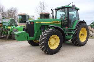  JOHN DEERE 8210 (  556)