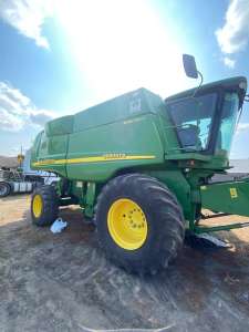  John Deere 9660 STS 2006 .. 85 000 $ .