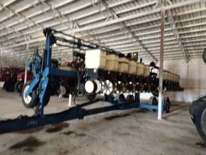  Kinze 3600 2012 .. 52 000 $.