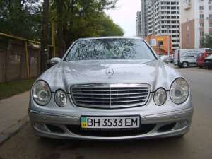  Mercedes E320 - 