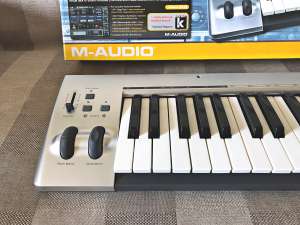  MIDI- M-Audio KeyRig 49 - 2500 .