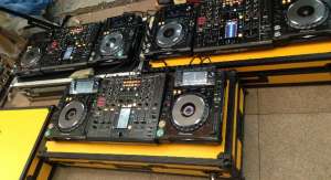  Pioneer CDJ 2000 Nexus  