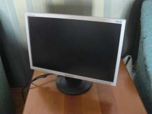  Samsung SyncMaster 920nw 19  550  - 