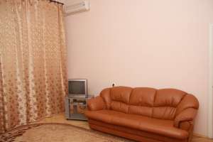 2-х комнатная квартира посуточно возле м.Палац Спорта!(70$)
