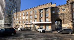 590 долл./м2. Фасадное строение 1603м2. Паркинг 25 авто - объявление
