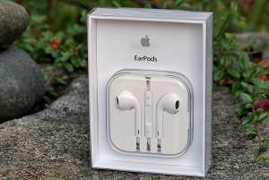 Apple Earpods  .  .