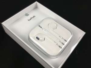 Apple Earpods  .  .