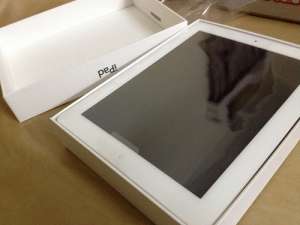 Apple iPad 4 with Retina display 16GB with Wi-Fi + Cellular.......$600USD - 