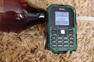 IPake Q8    GSM   / 1,5  ,    Bluetooth V2 - 