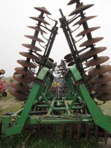 John Deere 230 -  15 000 USD - 