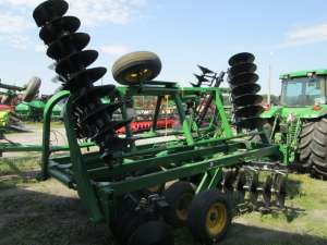 John Deere 230 -  19 000 USD