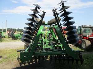 John Deere 230 -  19 000 USD