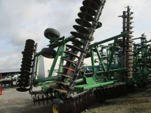 John Deere 637 - 39 500 USD