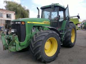 John Deere 8420