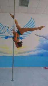 Pole dance, stretching, twerk - 