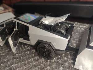 Tesla Cybertruck     1:32