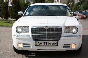 Автомобили, прокат, аренда. Прокат,аренда авто: Chrysler 300 C белый. - оголошення