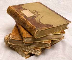 Антиквариат: иконы, шкатулки, книги, награды, серебро и др.