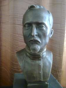БЮСТЫ И СТАТУЭТКИ ИЗ БРОНЗЫ