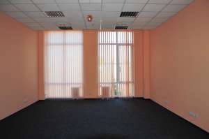 Без комиссии. Сдам офис в БЦ, 75м.кв., 180м.кв., отличный ремонт! Ст.м. Черниговская - оголошення
