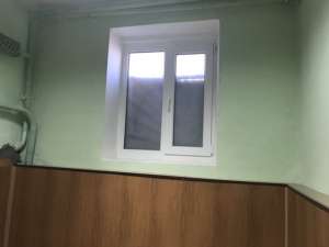 В центре полуподвальное помещение. 3 комнаты. - объявление