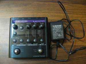 Вокальный процессор TC-Helicon VoiceTone Synth