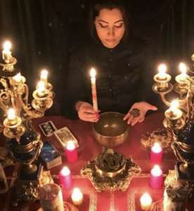 Гадаю на картах говорю прошлое и будущее - объявление