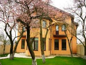 Гарний, великий, затишний будинок з площею 850 м2, та участком 16 соток у власності - оголошення