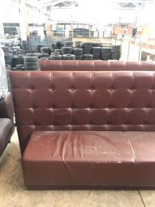 Диван б/у коричневый с высокой спинкой для кафе, баров, ресторанов