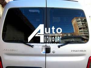 Заднее стекло (распашонка правая) с электрообогревом на Peugeot Partner, Citroën Berlingo 96-08 (Партнер, Берлинго) - оголошення