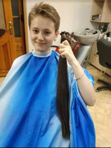 Закупаем волосы в Днепропетровске от 30см , седые от 40 см, крашеные от 45см - объявление