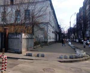 Здание (офисный комплекс) 1850 м2 и 21 сотка в Центре.
