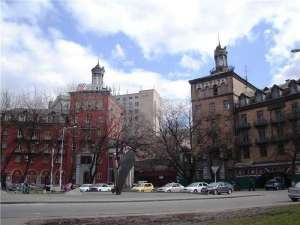Здание (офисный комплекс) 1850 м2 и 21 сотка в Центре.
