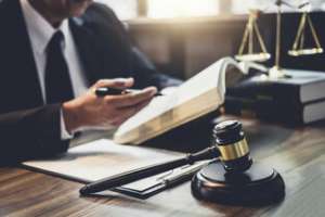 Консультации юристов и защита в суде - объявление