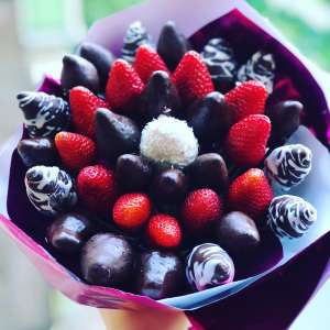 Оригинальный подарок из свежей и вкусной клубники, который понравится даже самой избалованной представительнице прекрасного пола. - объявление