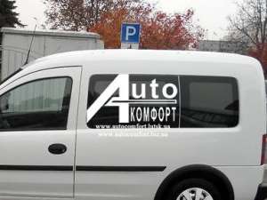 Передний салон, левое окно на автомобиль Opel Combo C (2001–2011) - оголошення
