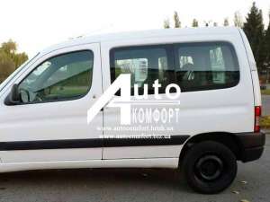 Передний салон, левое окно на автомобиль Peugeot Partner, Citroën Berlingo 96-08 (Пежо Партнер, Ситроен Берлинго) - объявление