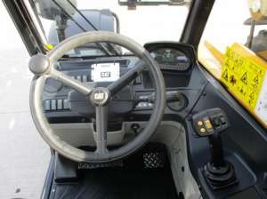 Погрузчик с телескопической стрелой CAT TH 337 C
