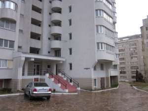 Продается 3-комнатная квартира в Алуште, продам без посредников. - оголошення