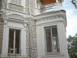 Продажа уникального здания в центре Ялты с участком 31 сотка.