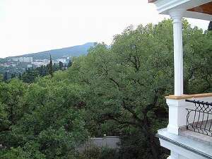 Продажа уникального здания в центре Ялты с участком 31 сотка.