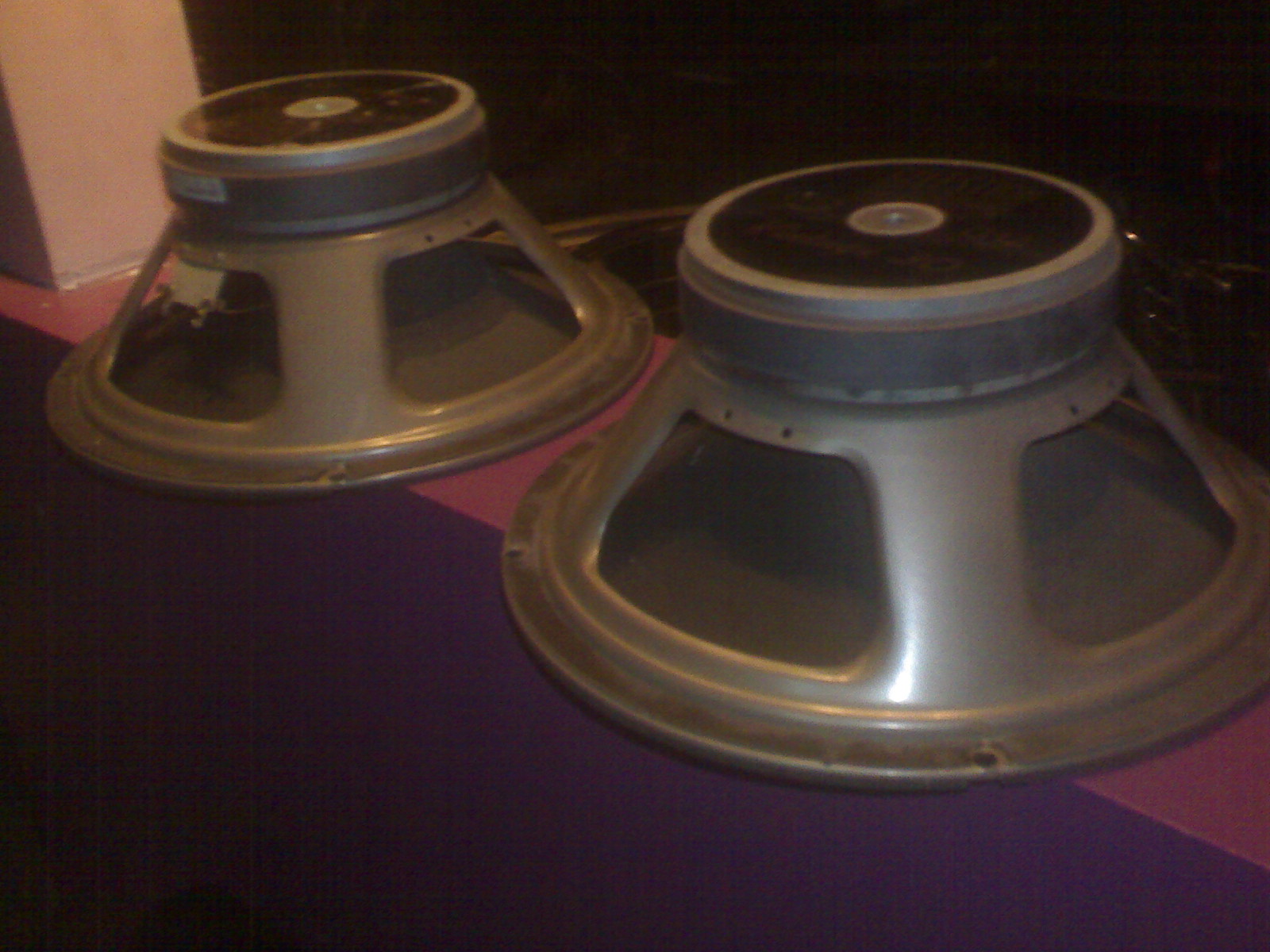 Продам 2 супергитарных динамика Celestion Vintage 30. Цена по 100 $ за штуку или 180$ за два дина сразу. Состояние великолепное - объявление