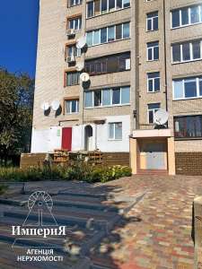 Продам 3-Х комнатную 104 квадрата на ДНСе.Кирпичный дом 2000 года. - объявление
