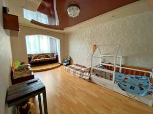 Продам 3-Х кімнатну з косметичним ремонтом.