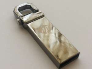 Продам usb флешку на 128gb от HP (новая). Usb флешка на 128gb от HP. Скорость довольно высокая: чтение 14мб/с, запись 9мб/с Отвечу - оголошення