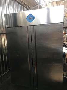 Продам бу промышленный шкаф морозильный Desmon isb14 1400 л. - оголошення