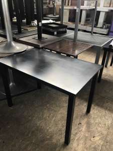 Продам б/у стол коричневый деревянный, в отличном состоянии - объявление