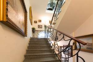 Продам капитальное здание В центре , м. Советская, ремонт 850м