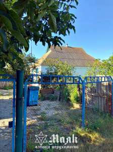 Продам кирпичный дом в центре села Пищики.