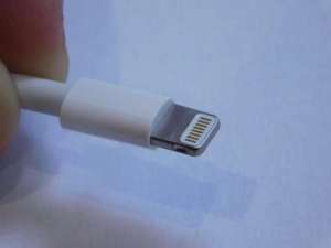 Продам наушники Earpods и кабель Lightning. Новые. Оригинальные